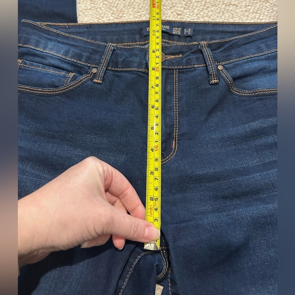 IRIS Skinny Jeans Juniors Size 7. Style IP8182. Medium/Dark wash - Picture 7 of 10